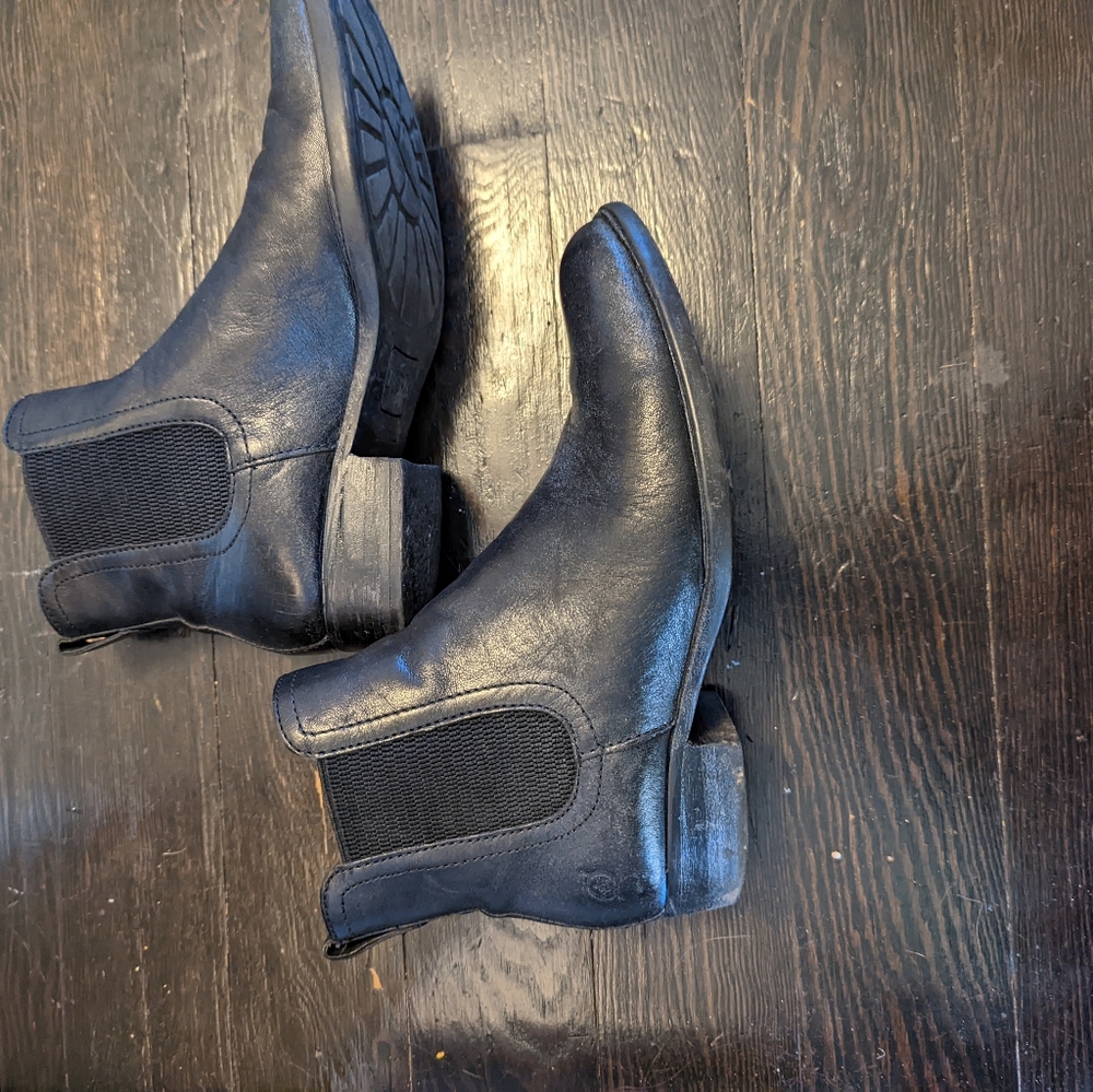 Born Chelsea black leather boots, sz 8